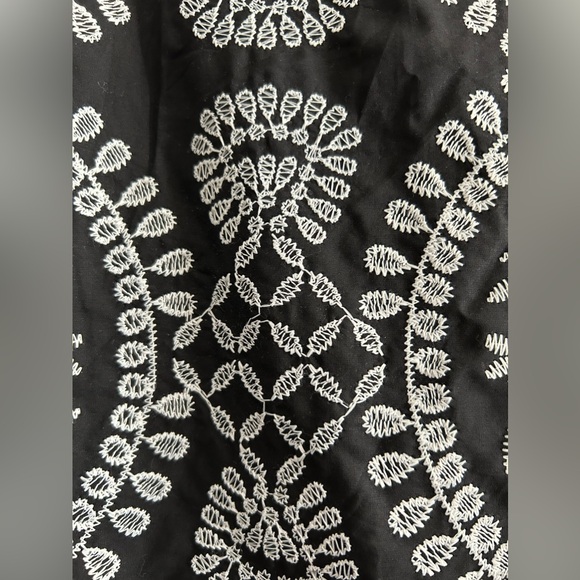 🛍️ 2/$15 ASOS Embroidered Ruffle Blouse Top Black White Sz 6 - Picture 7 of 7
